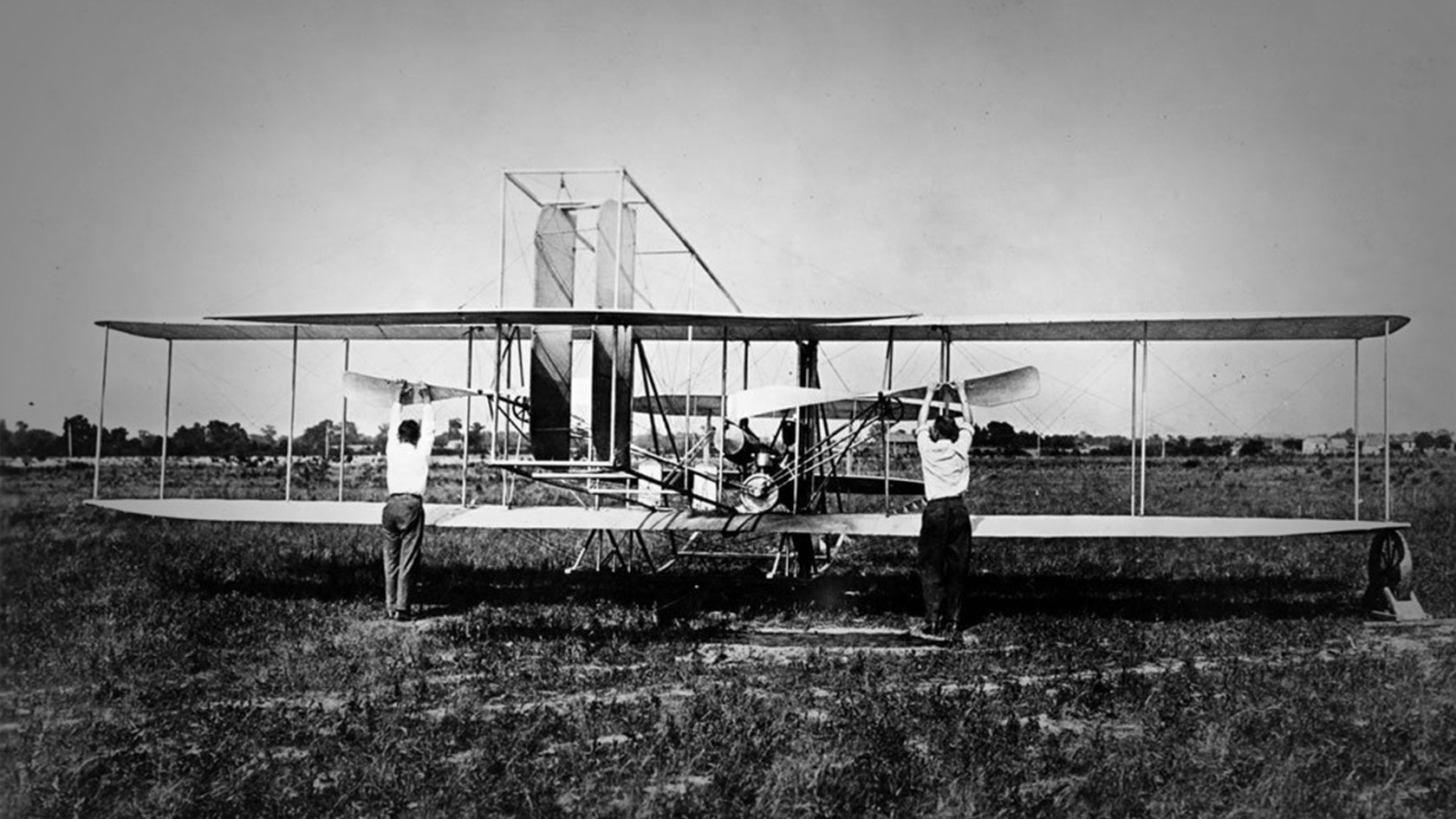 1903–1911 INTO THE AIR THEY GO