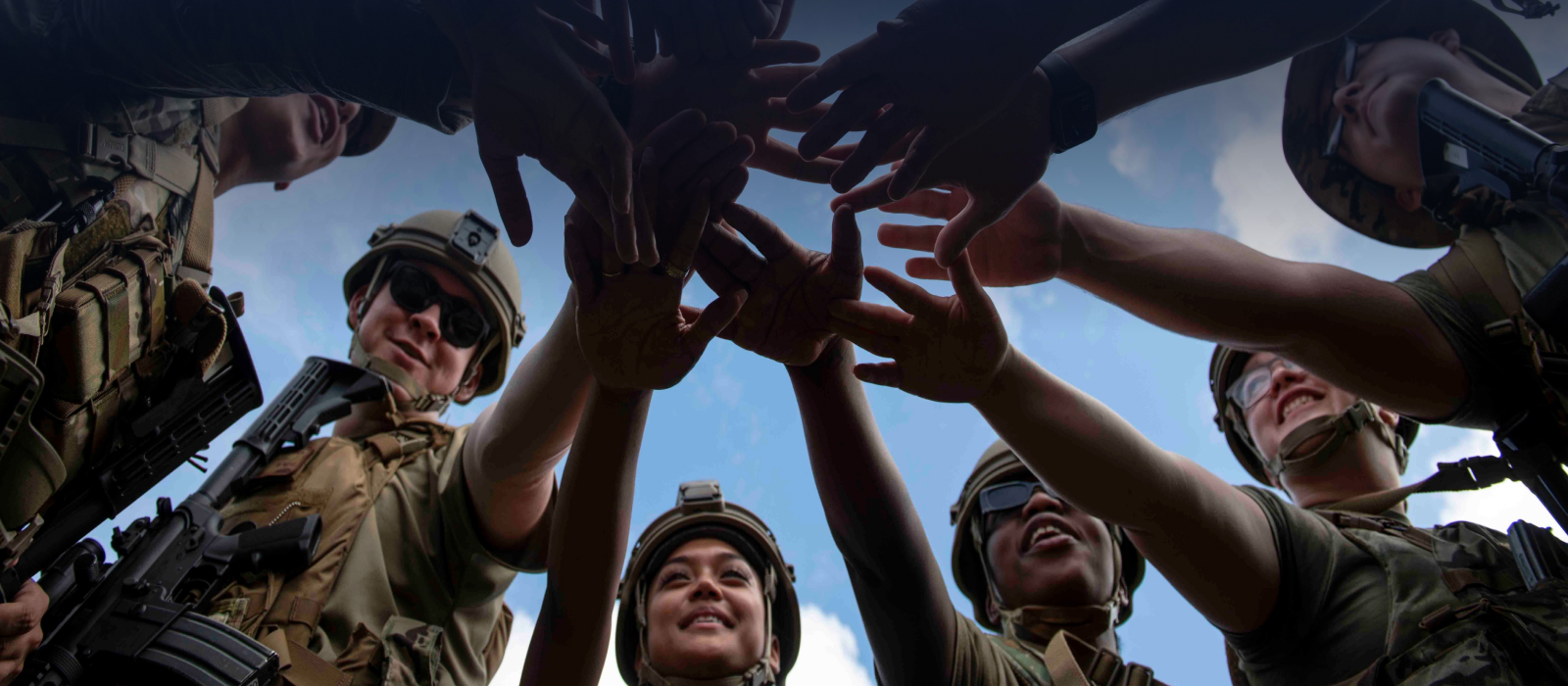 Airmen teamwork huddle