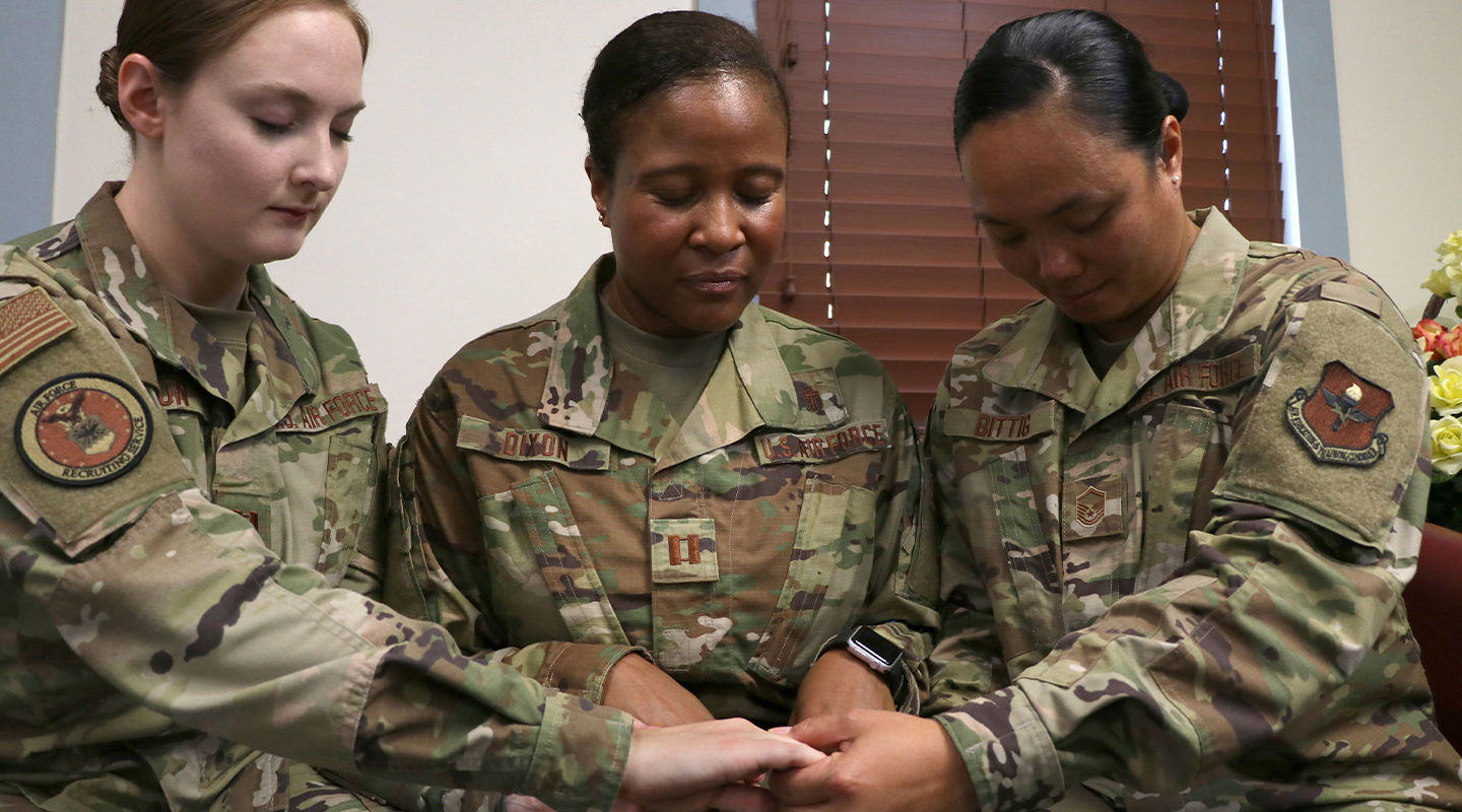 airman praying